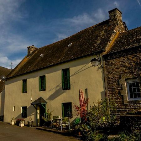Auberge Le Canard Qui Rit Plélauff Exteriör bild
