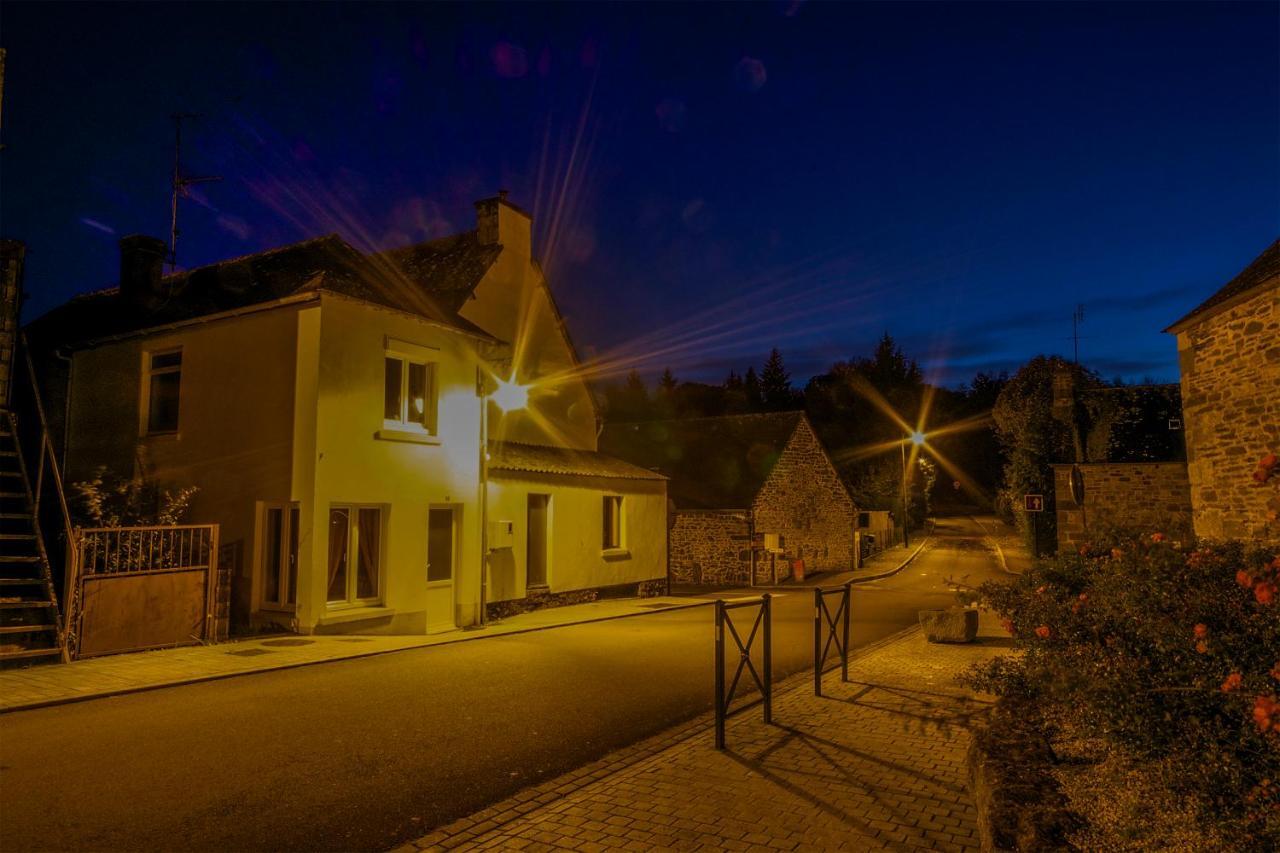 Auberge Le Canard Qui Rit Plélauff Exteriör bild